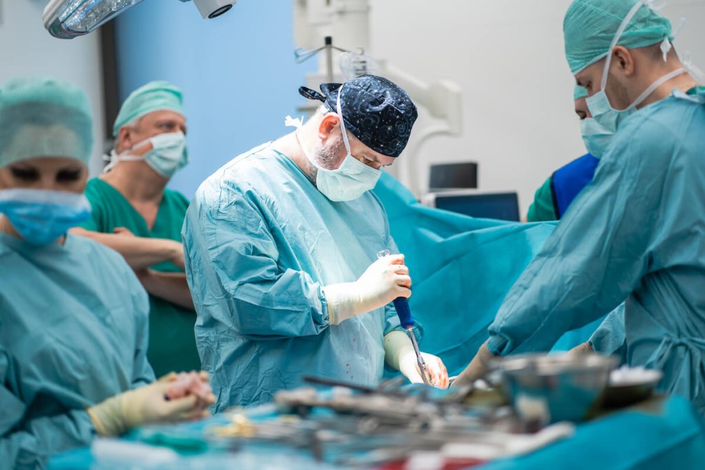 Jedinečná operácia chrbtice na pracovisku úrazovej chirurgie